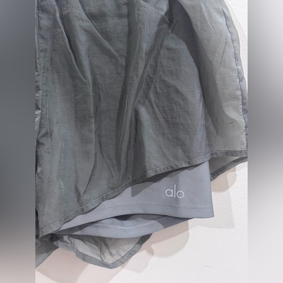 ALO Yoga Women's Charcoal Layered Skorts - Picture 4 of 8
